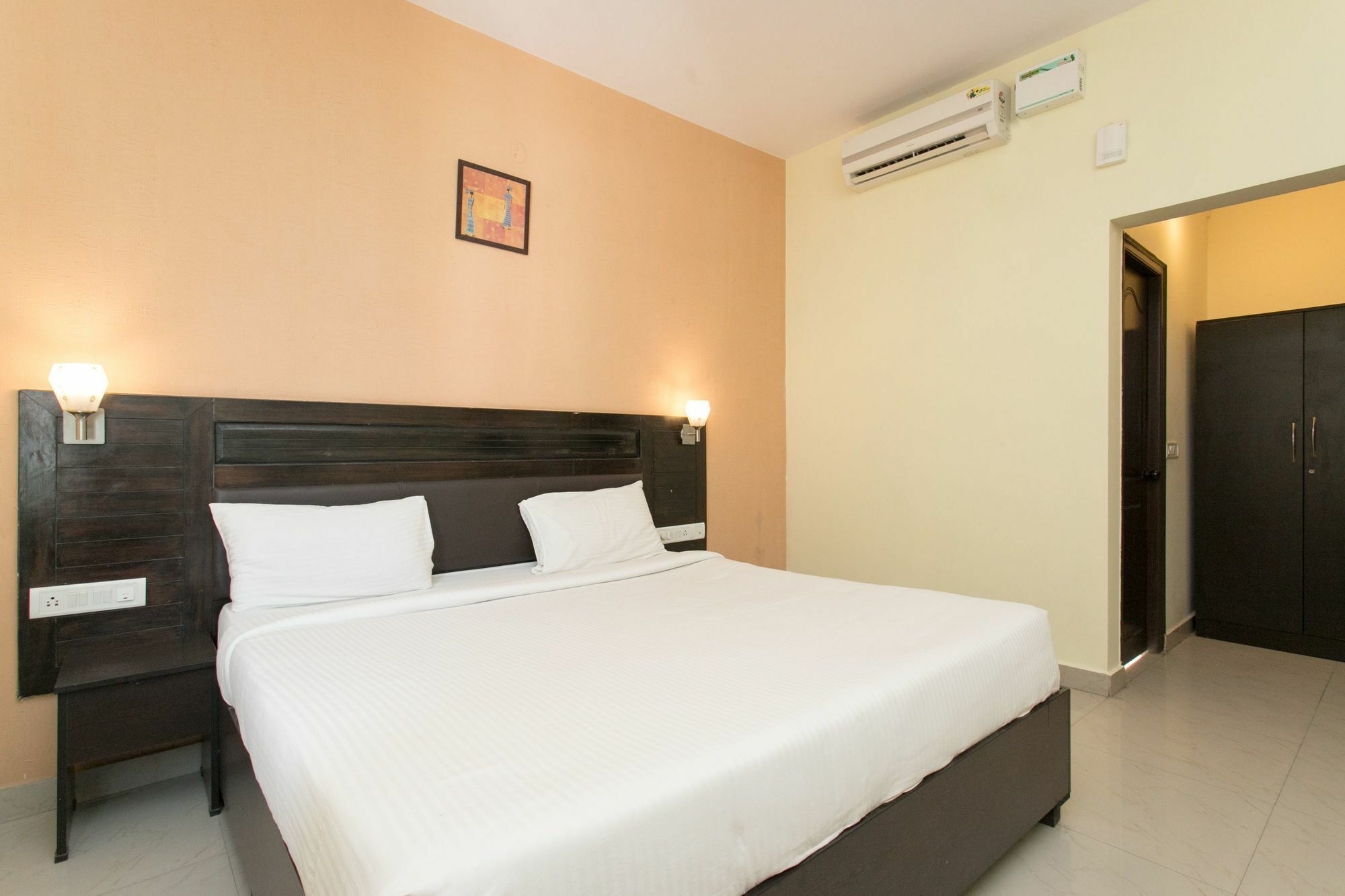Oyo 10378 Hotel Hibiscus Mayflower Bangalore Exterior photo